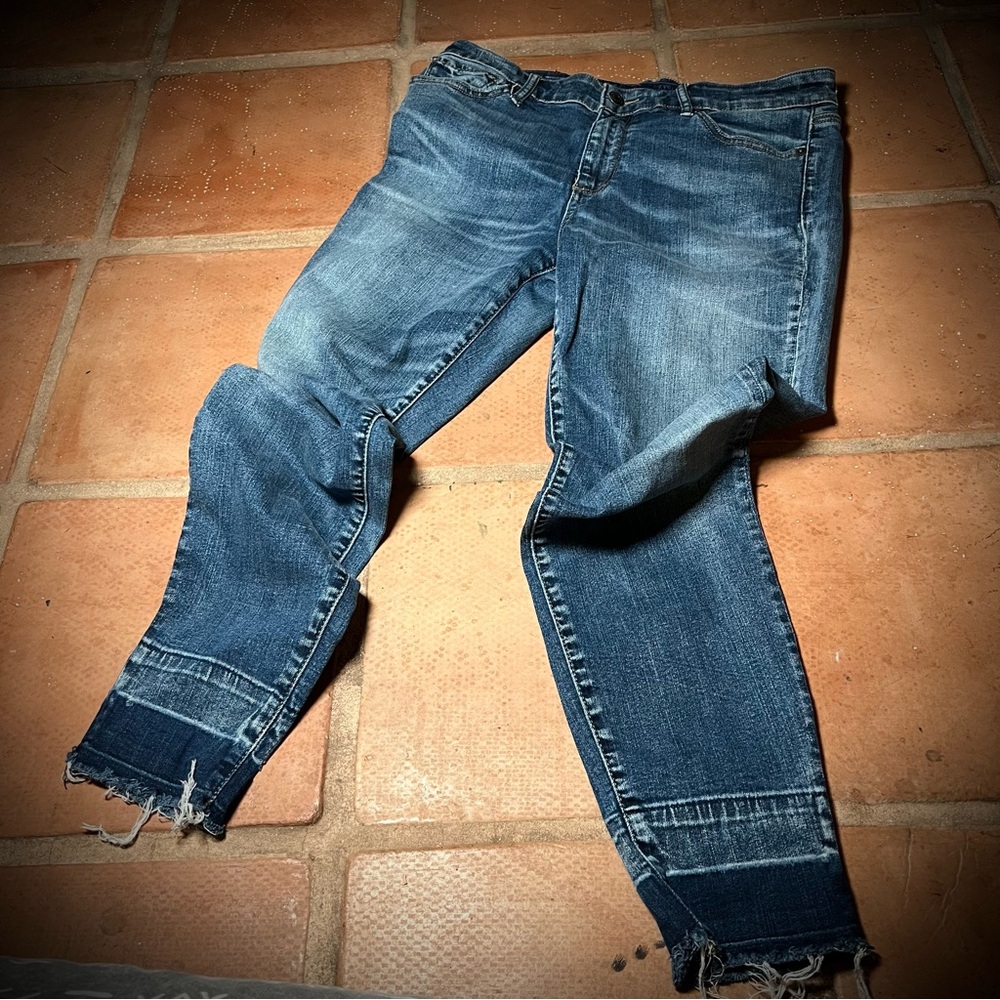 Lucky Brand Blue Ankle Cropped Jeans with Distressed Hem